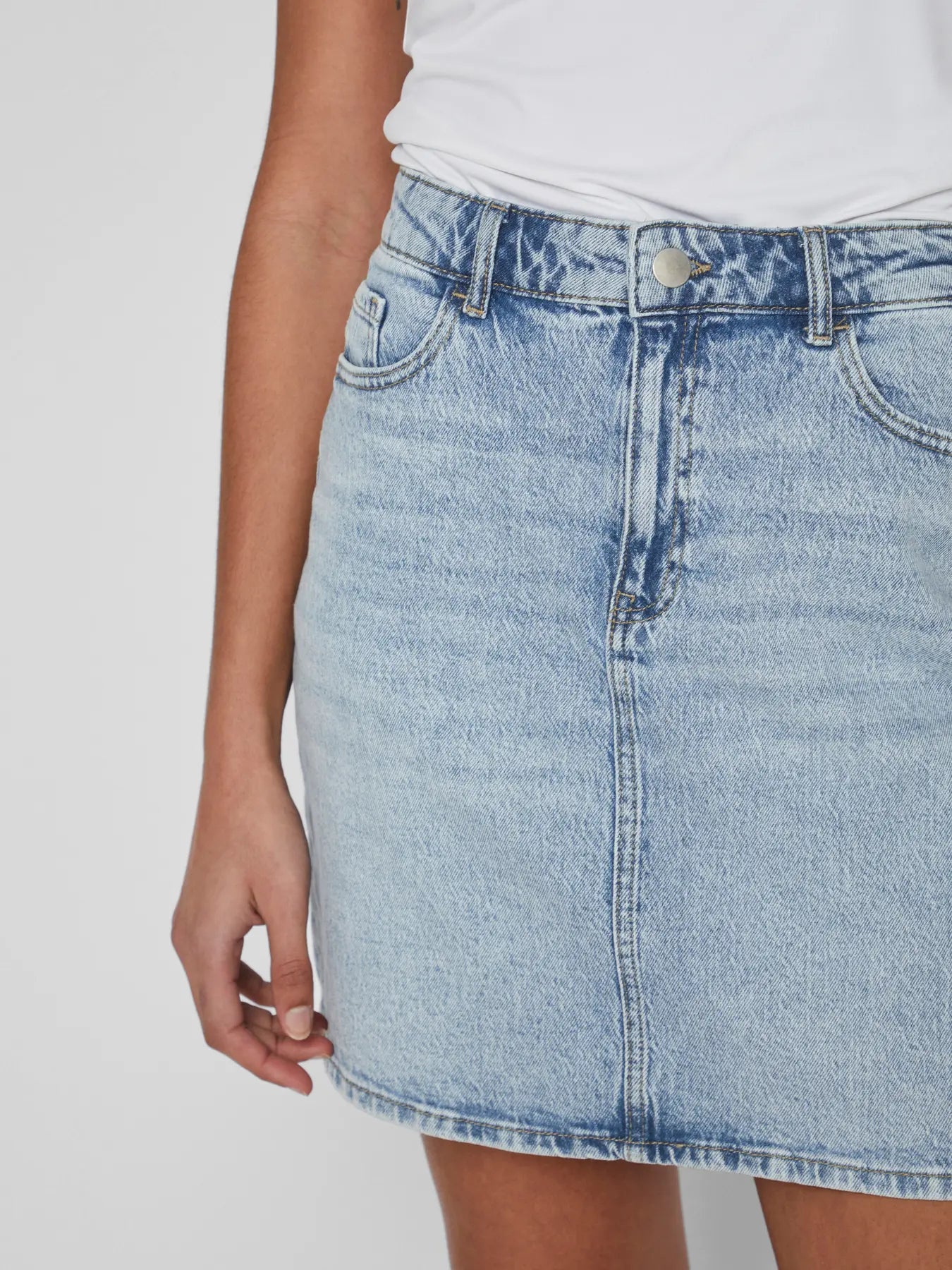alda vaquera mini azul claro vila denim mujer detalle delantero cintura bolsillos vila