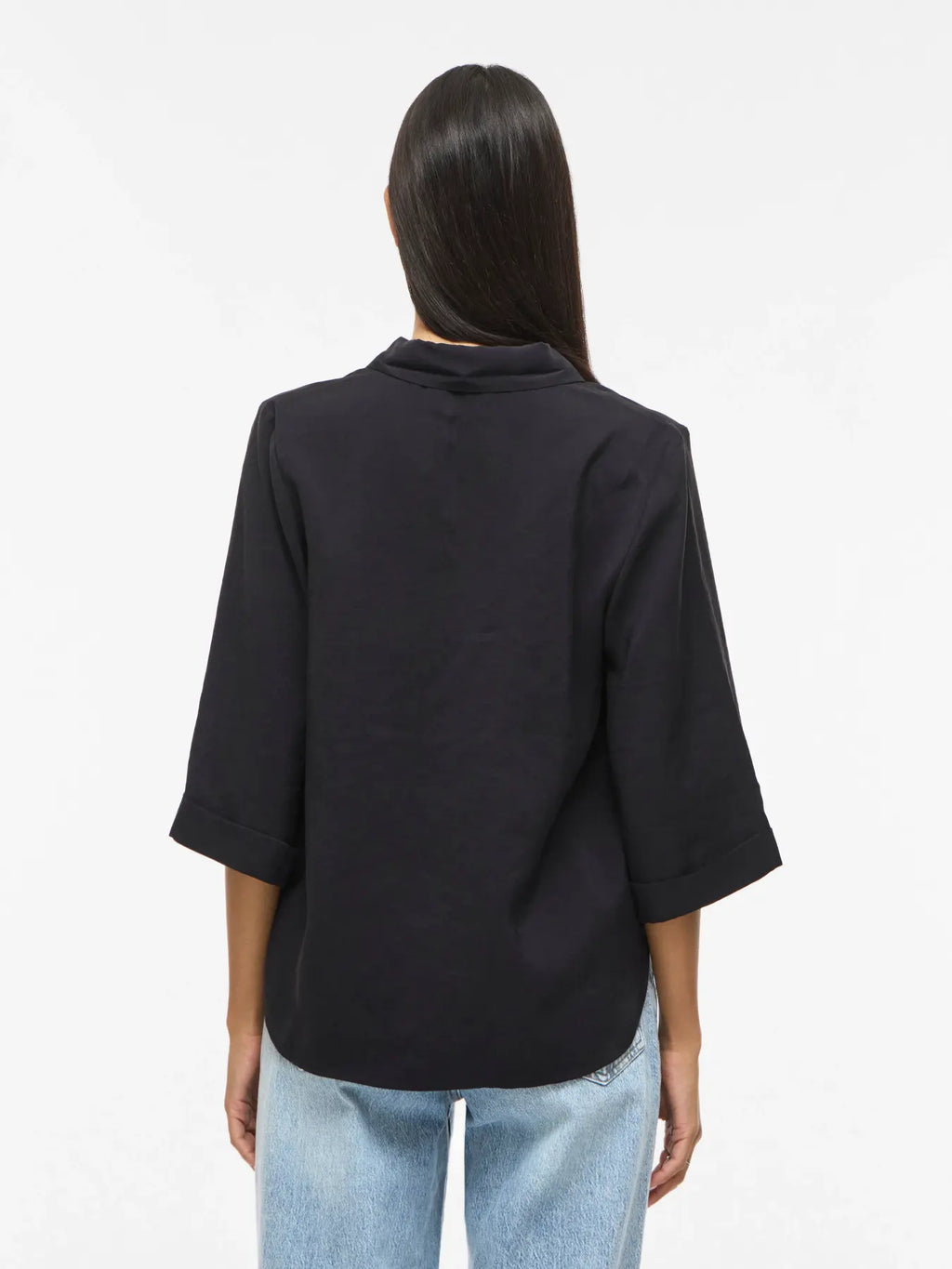 Vista trasera look completo Camisa oversize vila nueva coleccion Cotton grey