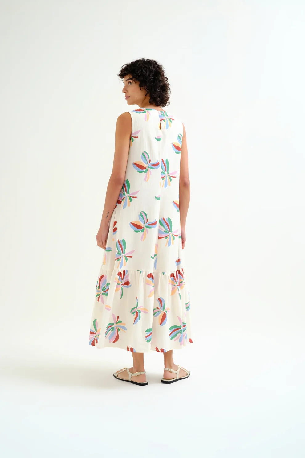 Vista lateral vestido estampado floral Compañía Fantástica