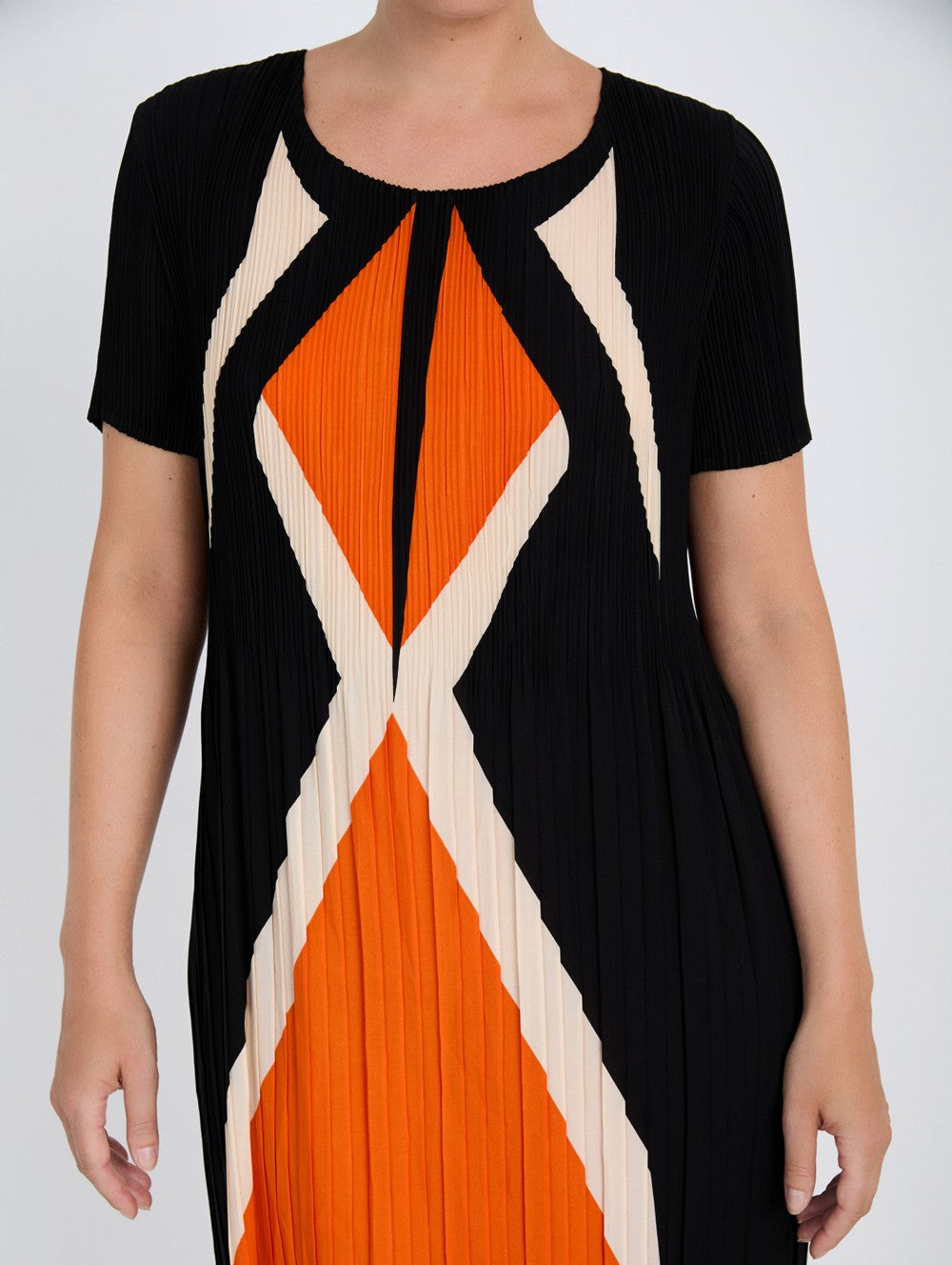 detalle frontal vestido Prisma plisado Skatie