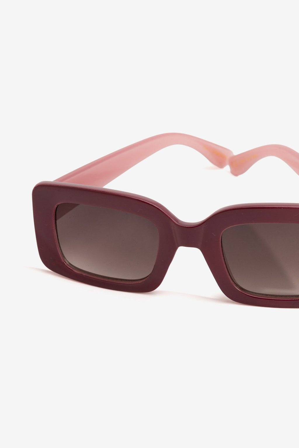 Gafas de sol rosas cuadradas translúcidas Vilanova Cotton Grey Asturias