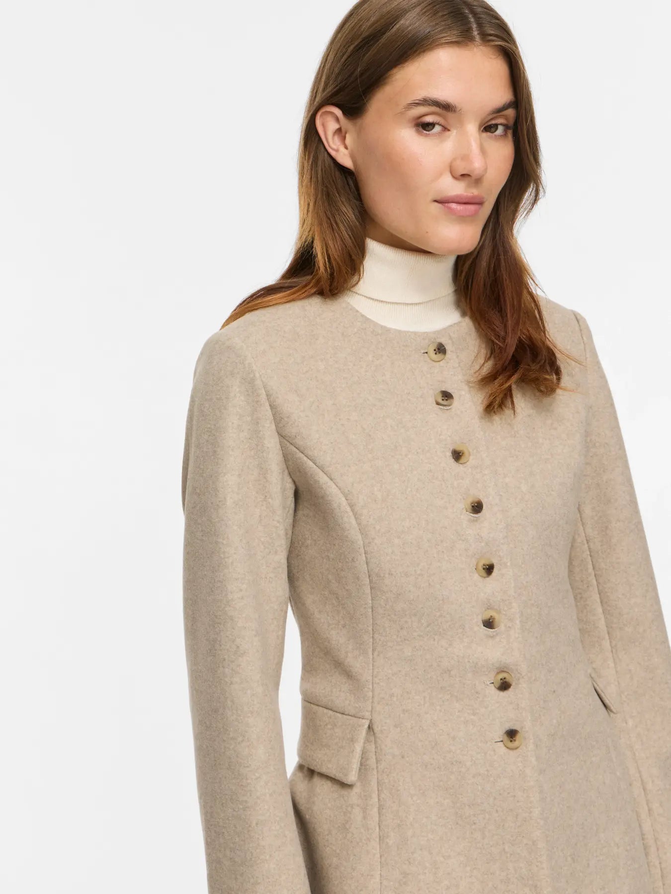 Chaqueta de paño Zikka beige de VILA detalle cotton grey