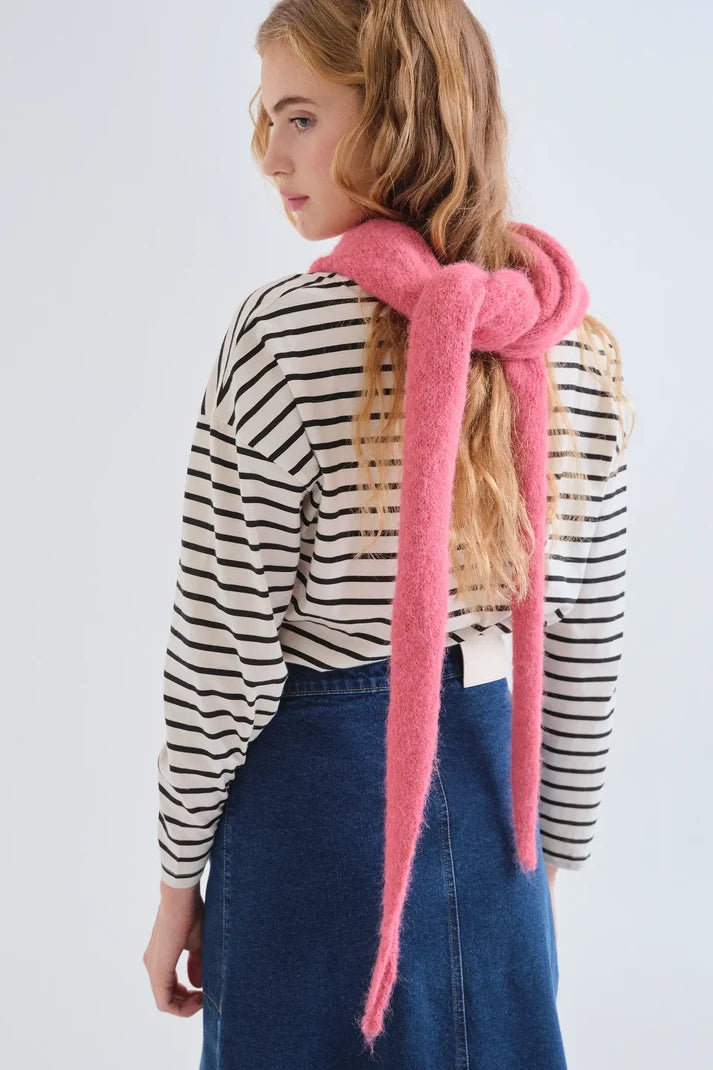 Bandana Rosie de punto rosa para mujer anudada al cuello
