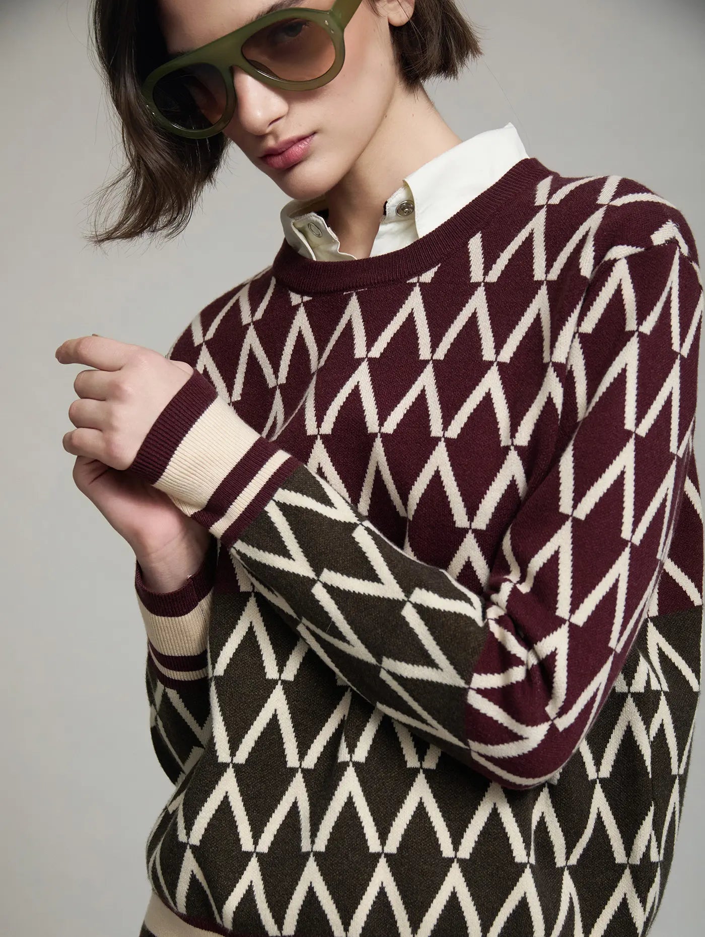 Detalle Jersey Mazzoni SKATIE burdeos verde oliva y crudo