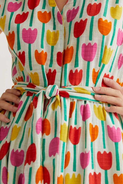 Vestido midi floral multicolor con cinturón ajustable de Compañía Fantástica en Cotton Grey look completo