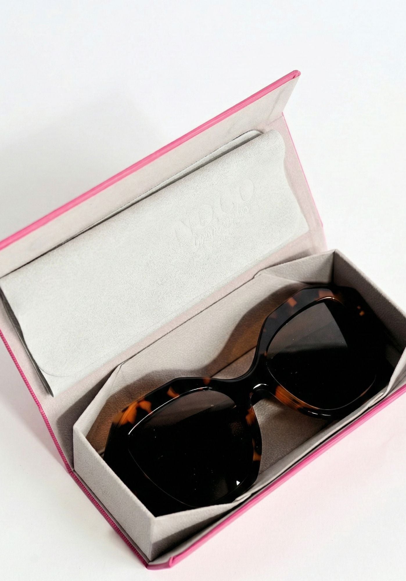 Funda noco en fucsia con gamuza
