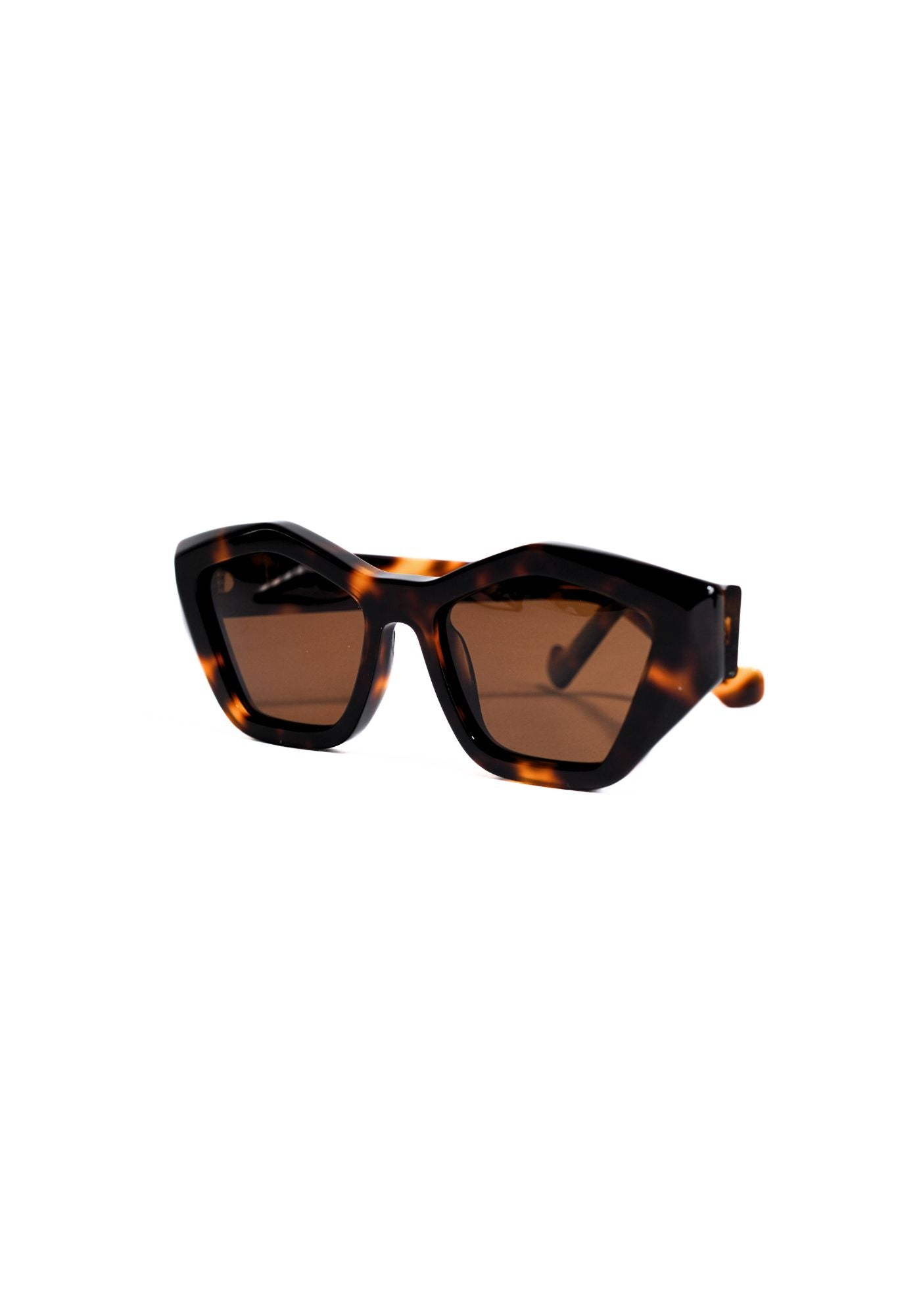 gafa de sol geometrica carey marron Noco