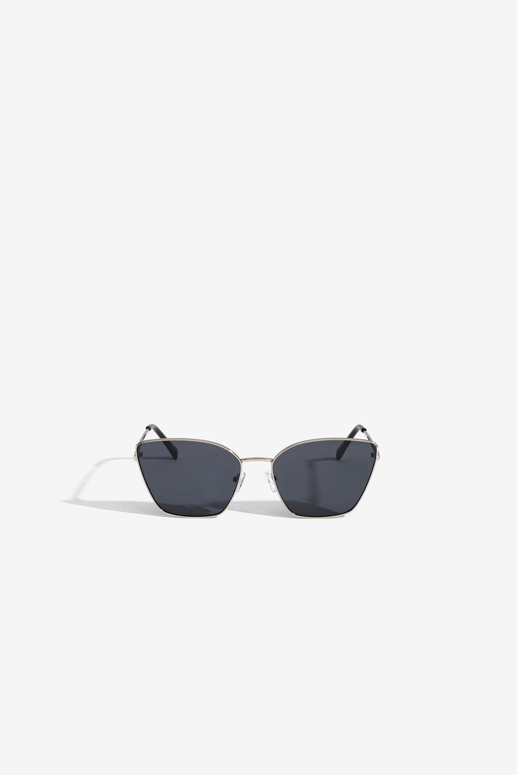 Gafas de sol metálicas forma geométrica lentes oscuras Vilanova Cotton Grey Asturias