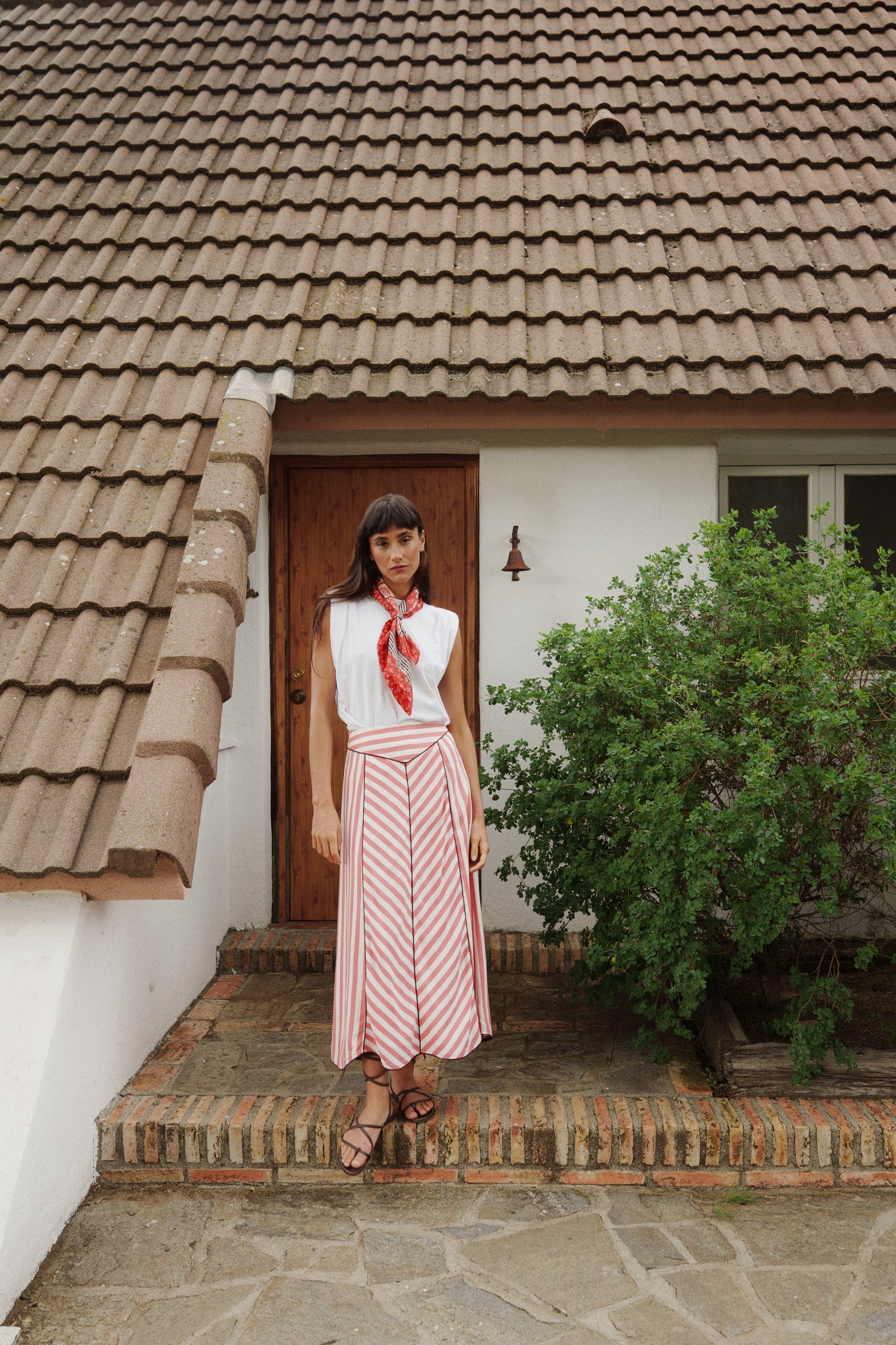 look falda a rayas rojas lisboa castaño de indias