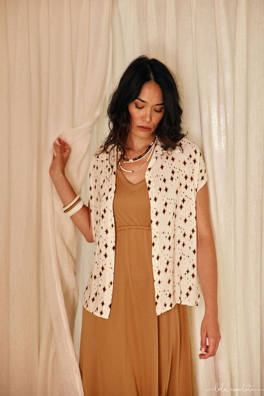 Blusa estampada estrellas Lola Espeleta mujer manga corta Cotton Grey Piedras Blancas Asturias