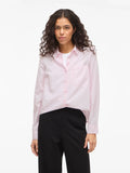 Camisa rosa claro ajustada Vila mujer vista frontal look modelo en Cotton grey piedras blancas