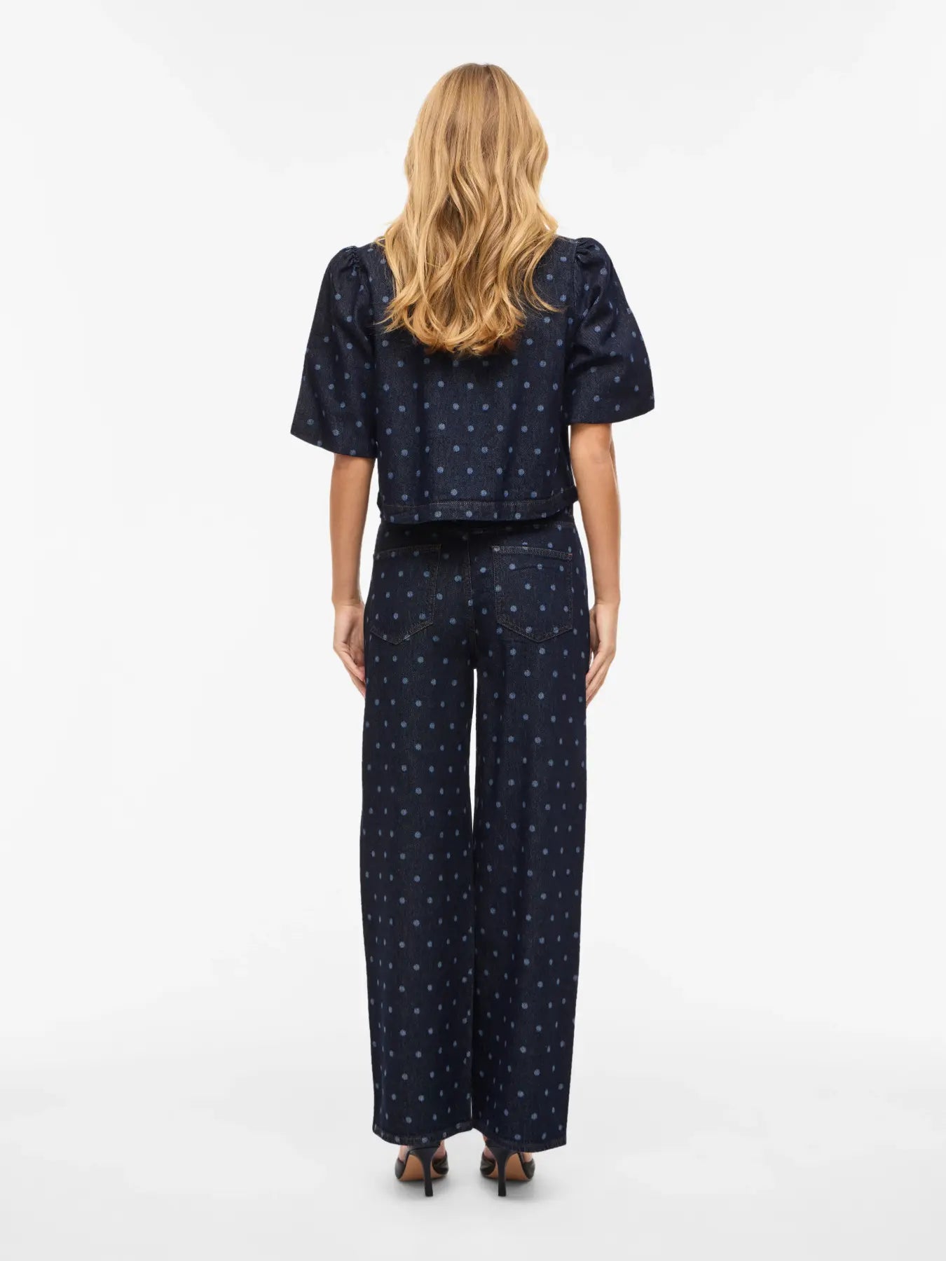 vista trasera look completo denim dots vila