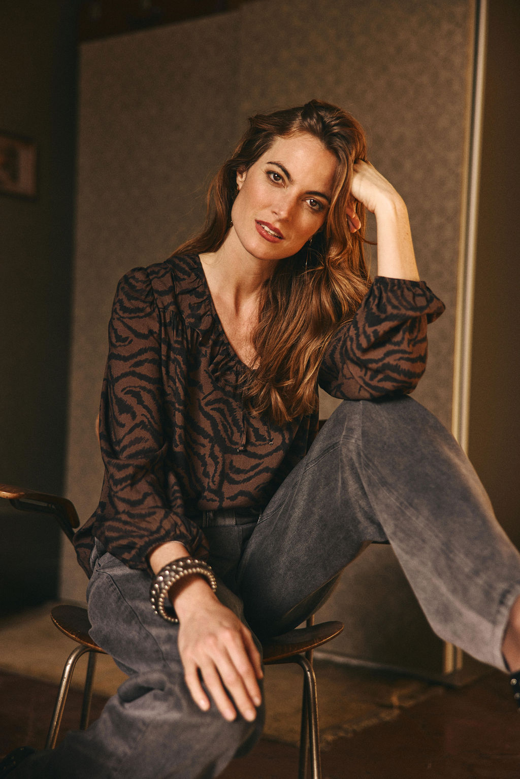 Blusa de viscosa ECOVERO con estampado cebra marrón y negro Lola Espeleta