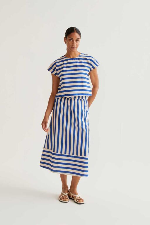 look Falda Mediterráneo midi de rayas azul Klein y blanco. Diseño fresco de inspiración marinera de Compañía Fantástica.