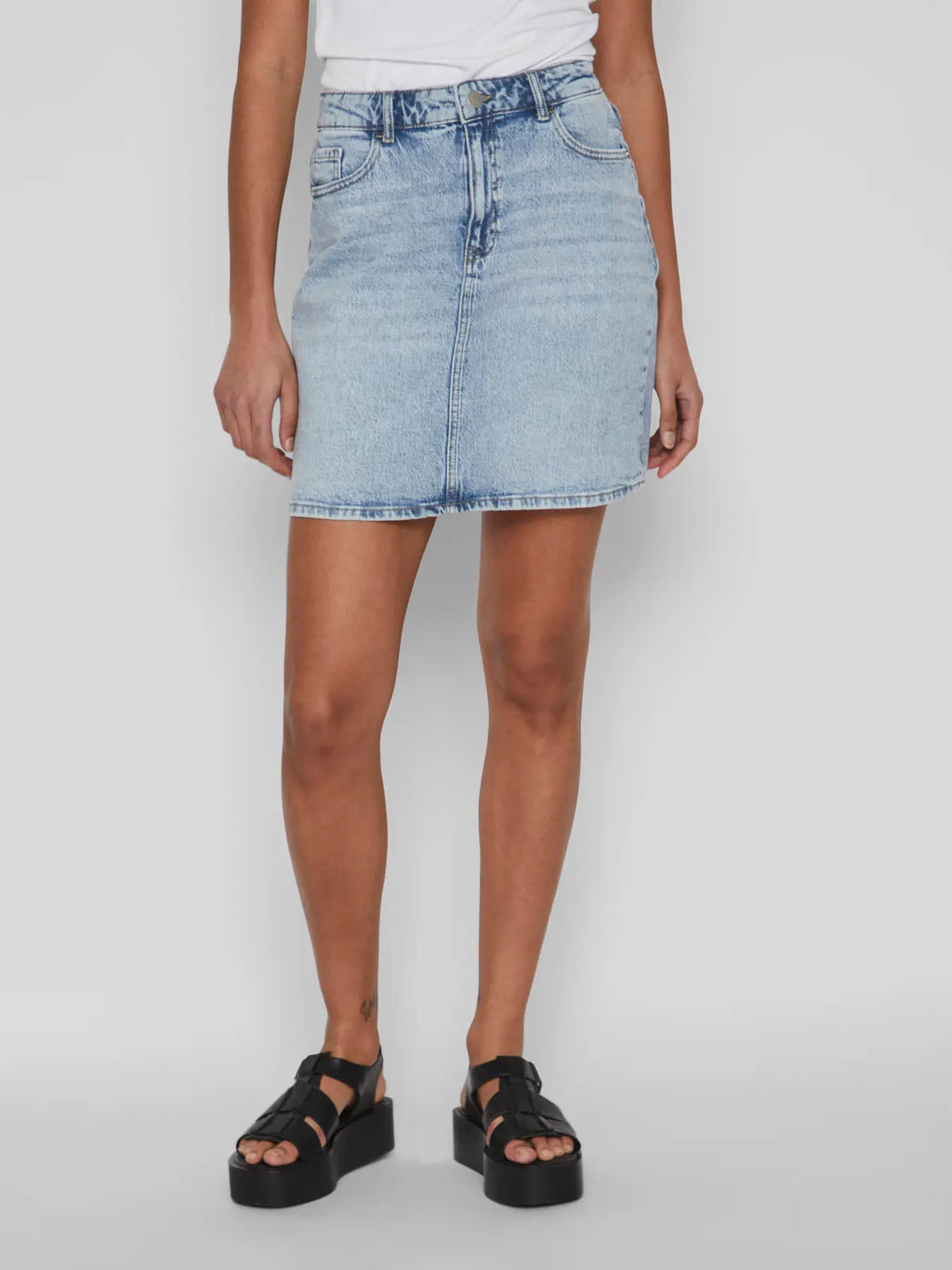 falda vaquera mini azul claro vila denim mujer detalle delantero cintura bolsillos vila tienda de ropa mujer piedras blancas