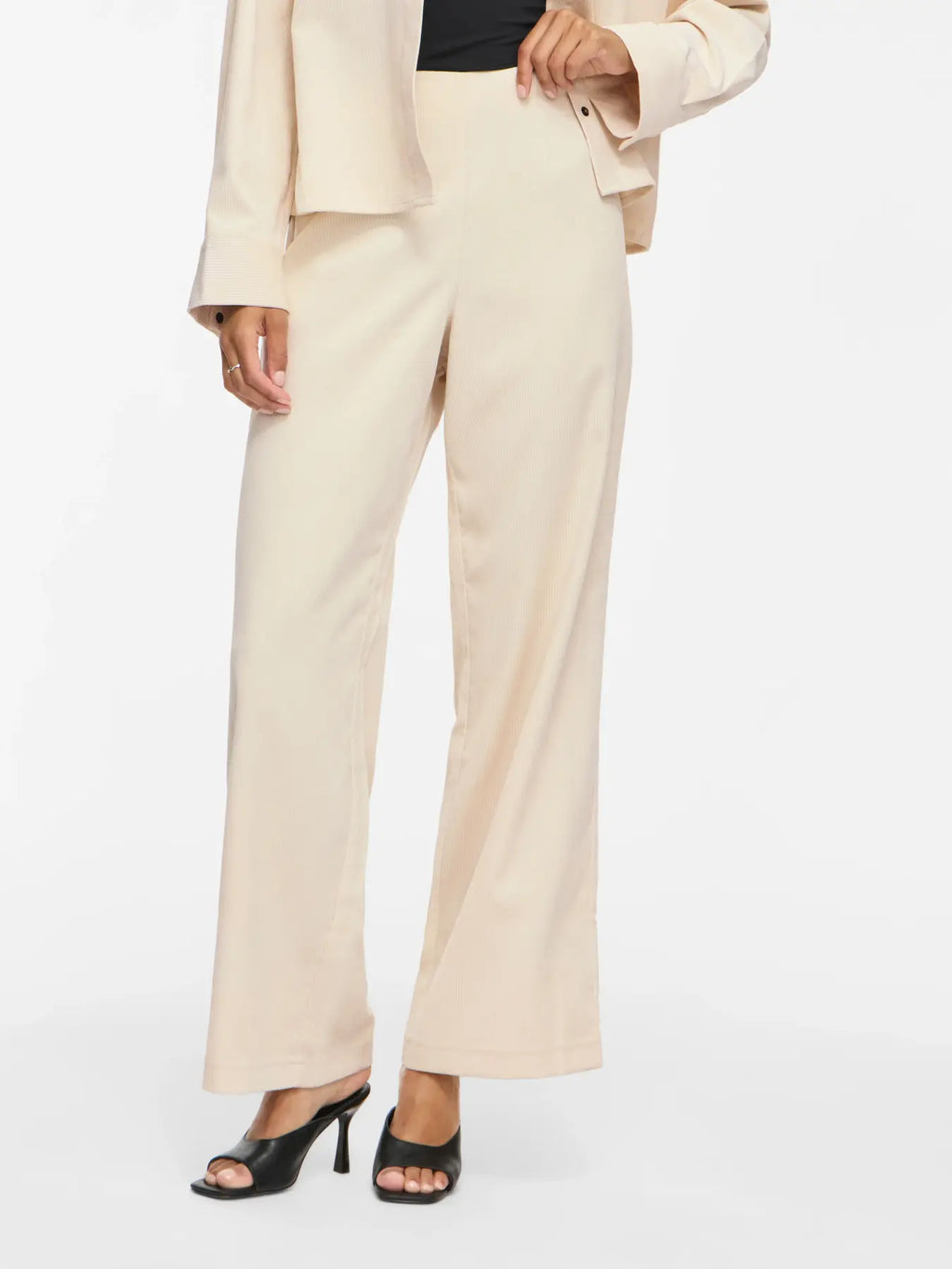 Pantalón Courdie de micropana beige Vila – look mujer