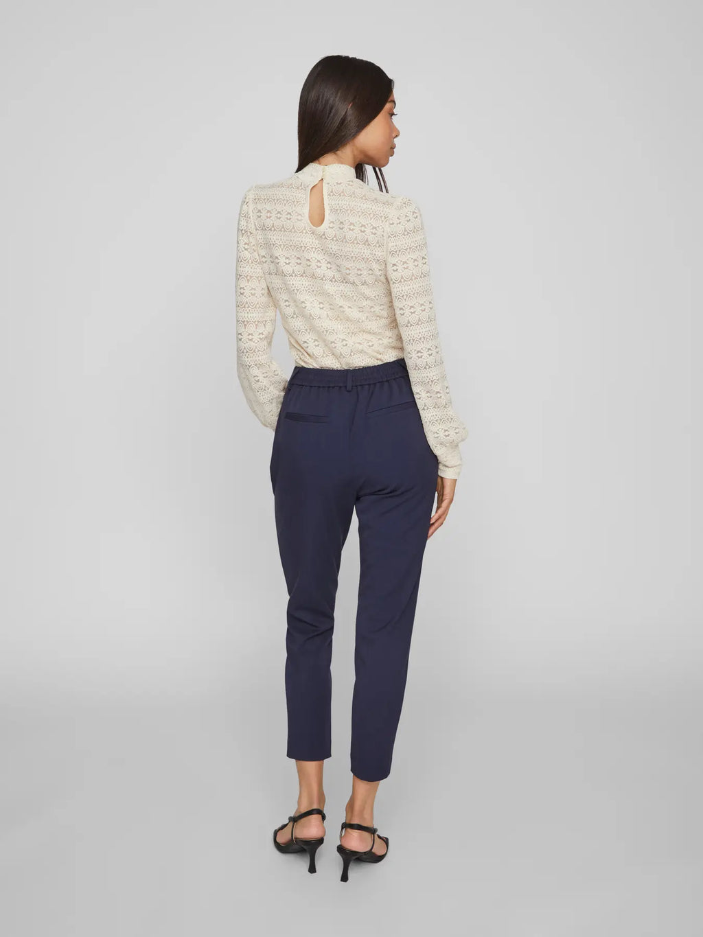 Pantalon traje estrecho azul marino con goma en cintura y bolsillos laterales de vila 