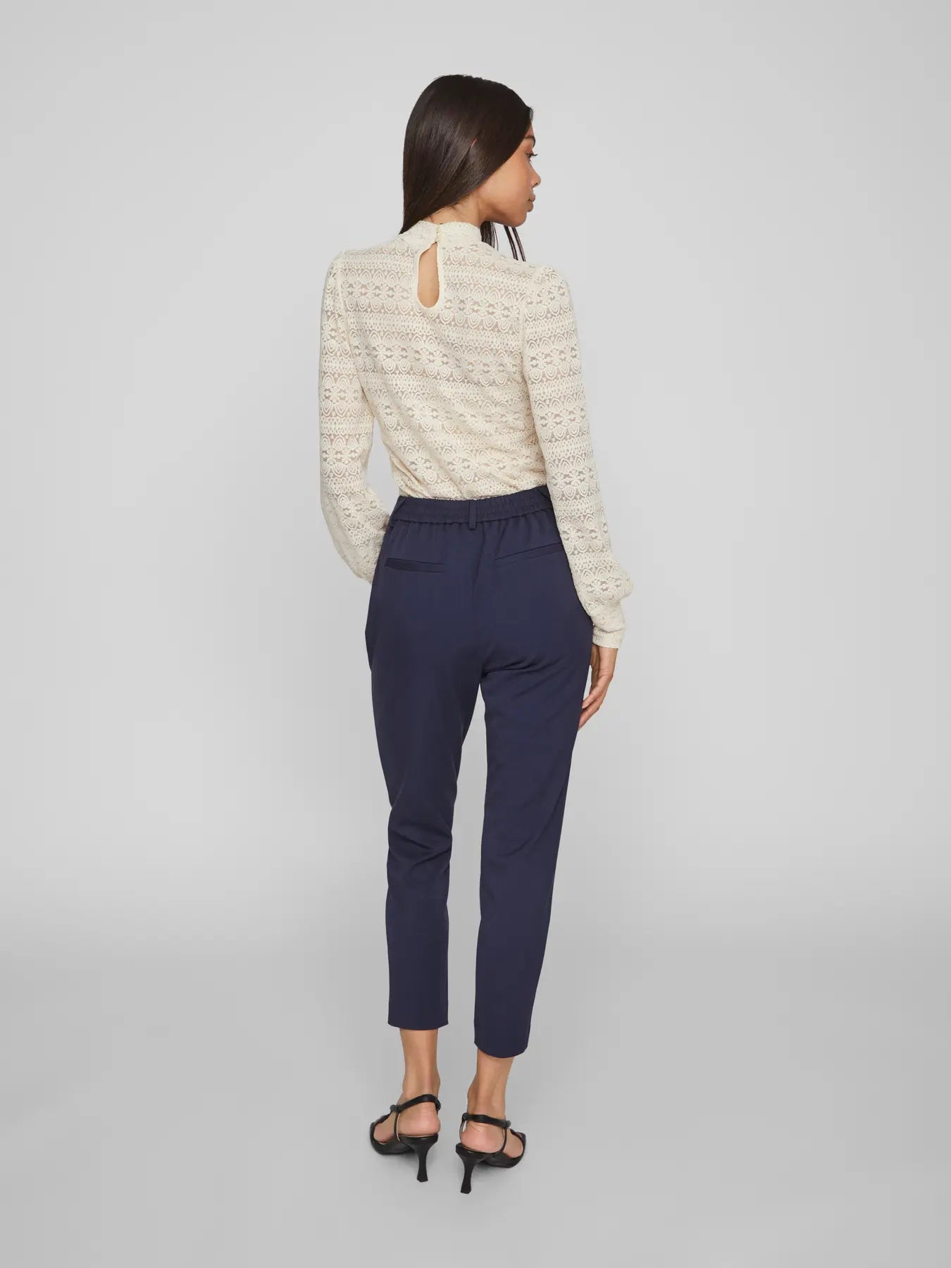 Pantalon traje estrecho azul marino con goma en cintura y bolsillos laterales de vila 