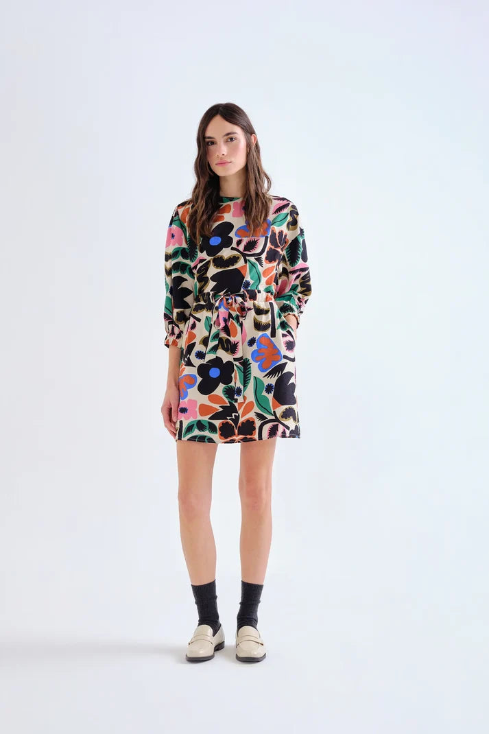 Vestido Neo Garden de Compañía Fantástica visto por detrás con estampado floral multicolor