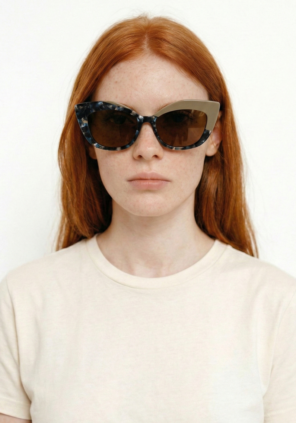 Gafas de sol disponibles en cotton grey