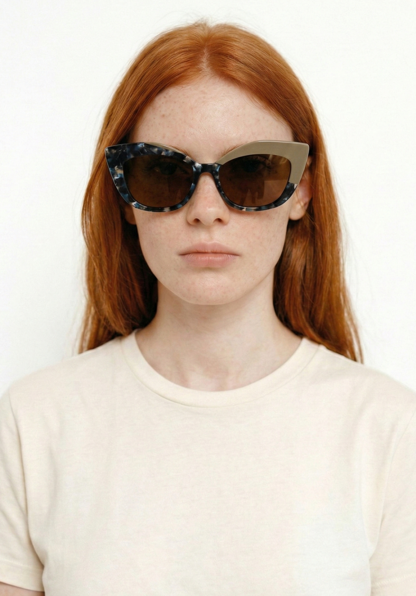 Gafas de sol disponibles en cotton grey