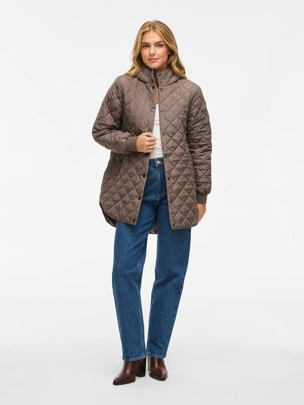 Abrigo acolchado Greta con capucha para mujer