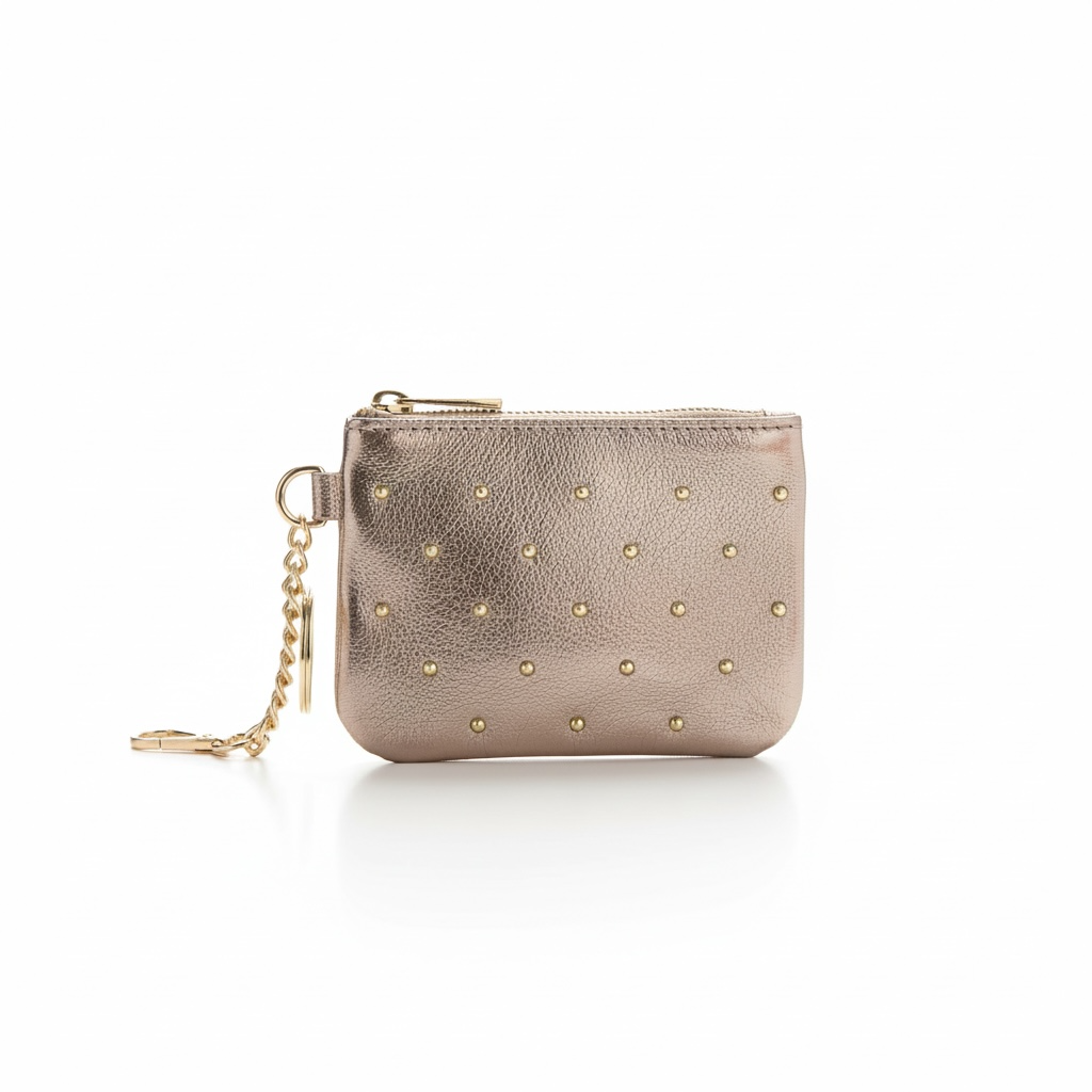 monedero piel natural con tachuelas en color bronce