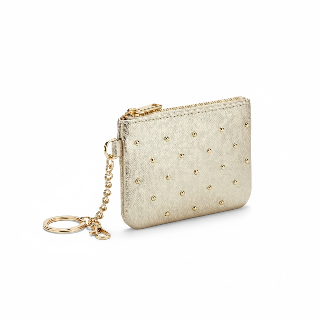 monedero piel natural con tachuelas en color dorado