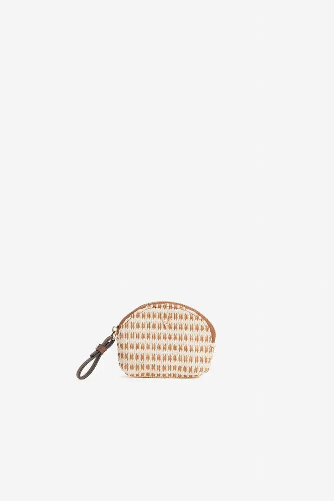 Monedero Altea Camel de Vilanova con tejido trenzado bicolor en tonos camel y crudo.