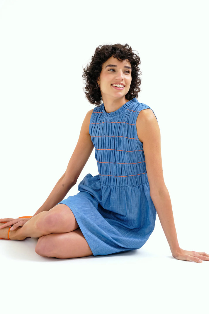 Vestido corto chambray azul nido de abeja Compañía Fantástica
