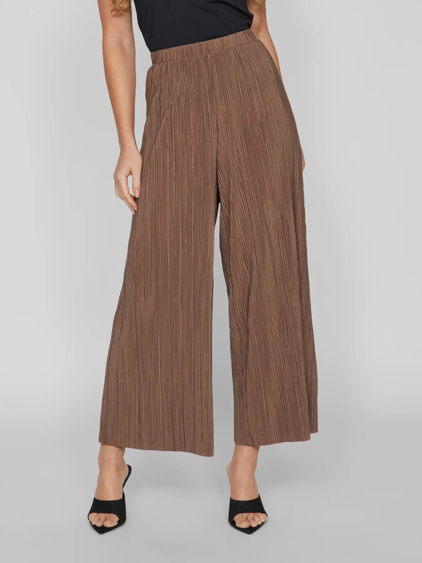 pantalon fluido plisado marron chocolate mujer Vila Cotton grey en castrillon