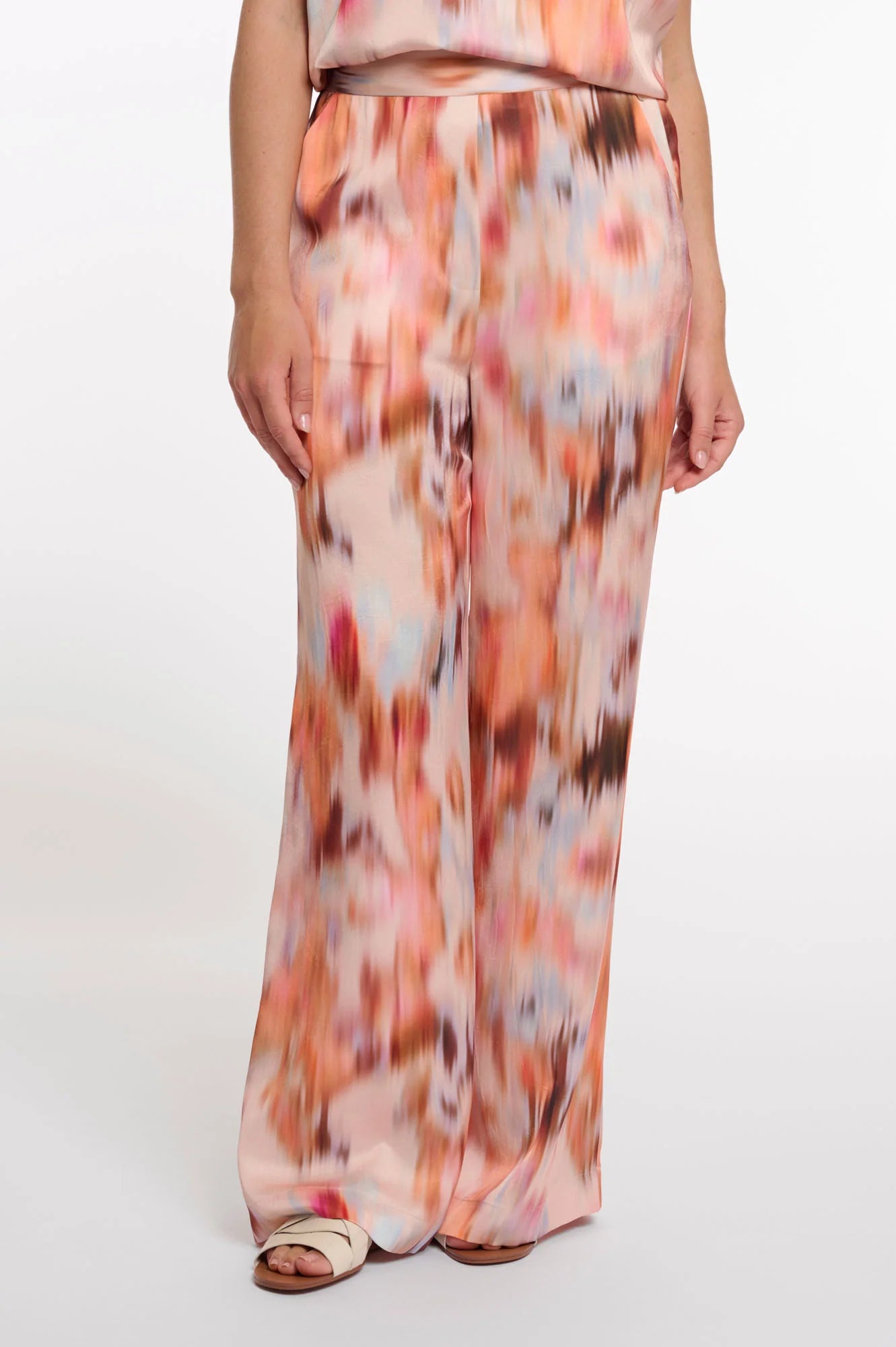 pantalón Floré Rino & Pelle estampado coral rosa look completo
