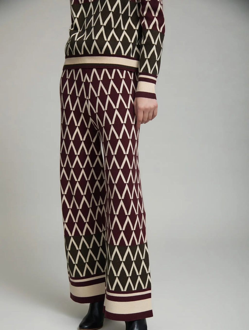 Pantalón Conjunto Mazzoni SKATIE con diseño geométrico