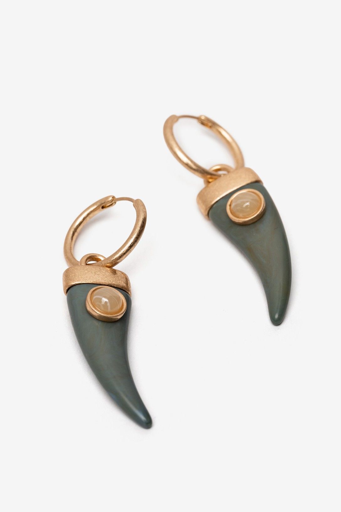 Pendientes bisutería verde detalle piedra y aro dorado Vilanova Cotton Grey Asturias