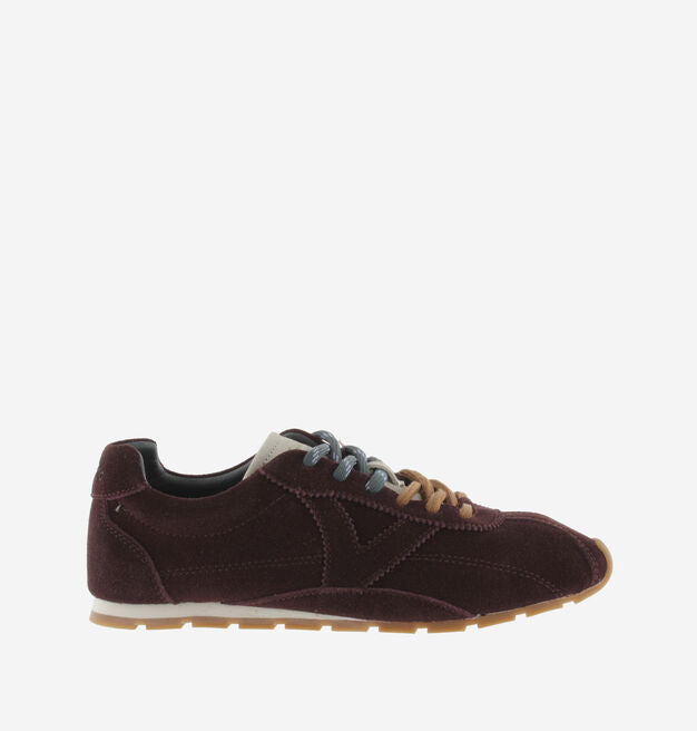 Sneakers Aster de Victoria vista en tres cuartos.