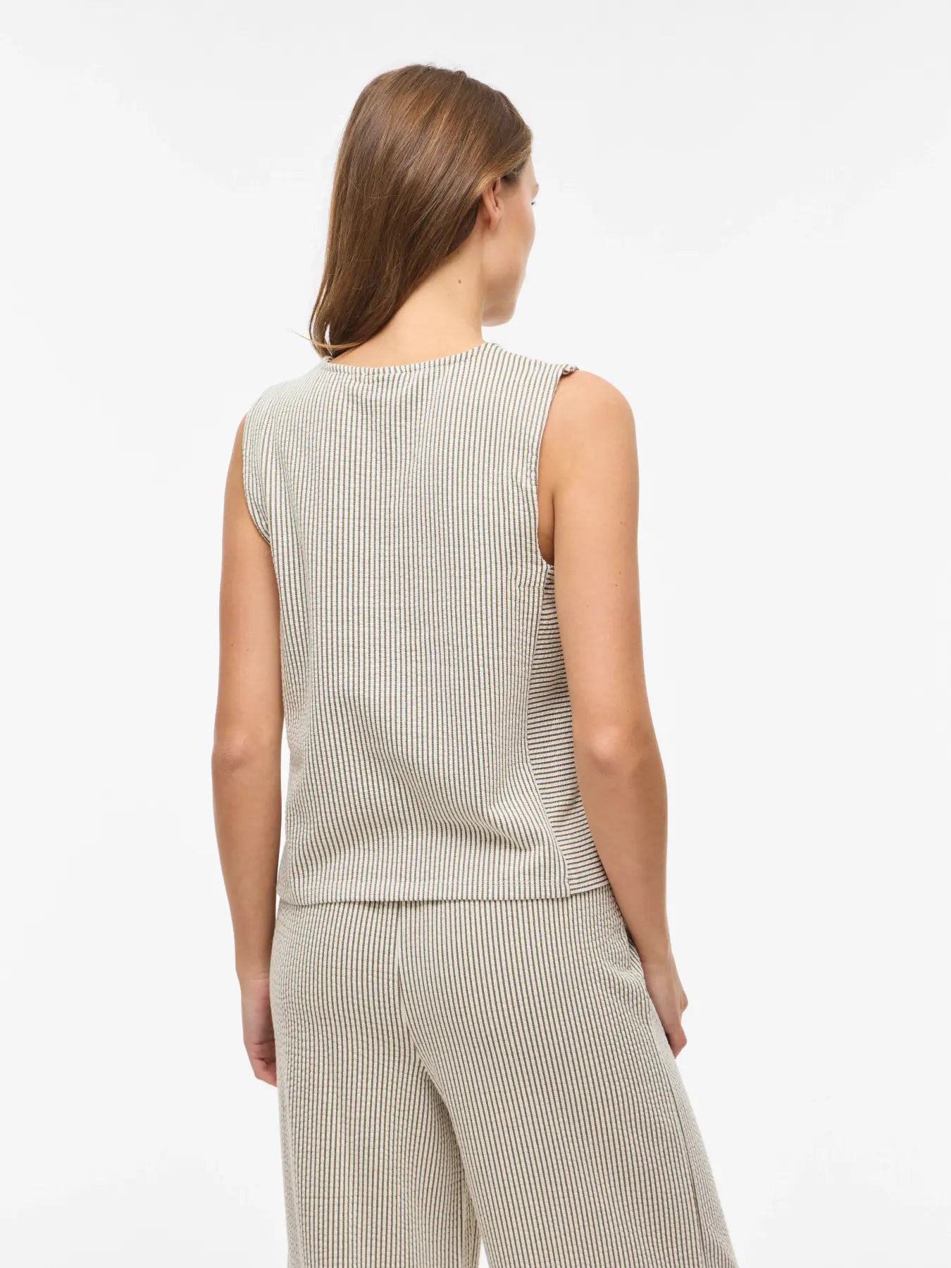 detalle vista trasera top beige raya negra sin mangas vila mujer en cotton grey 