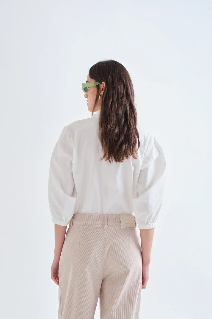 Camisa Giselle blanca 100% algodón vista por detrás