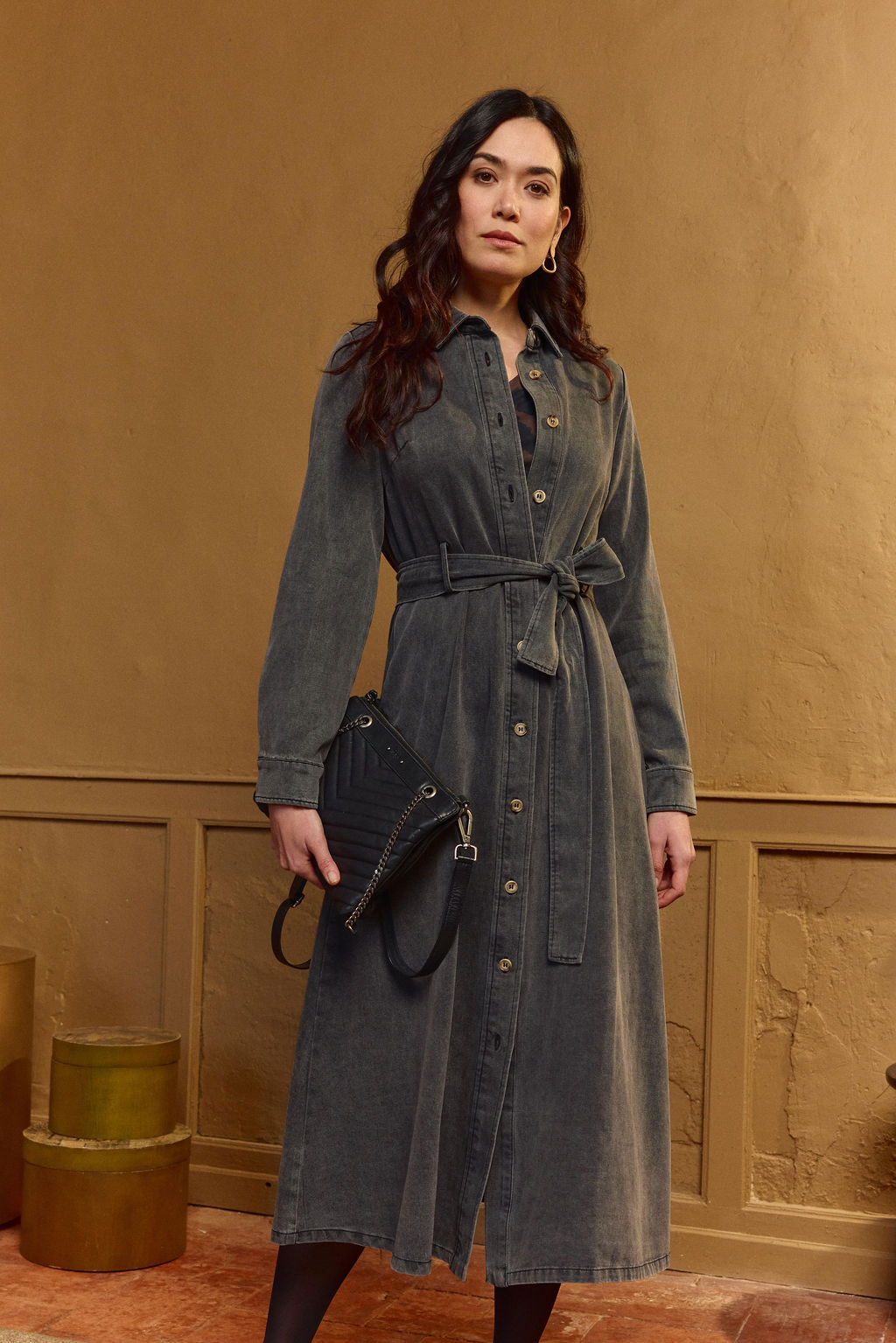 Vestido denim gris lavado con cierre de botones y cinturón ajustable para mujer Lola Espeleta