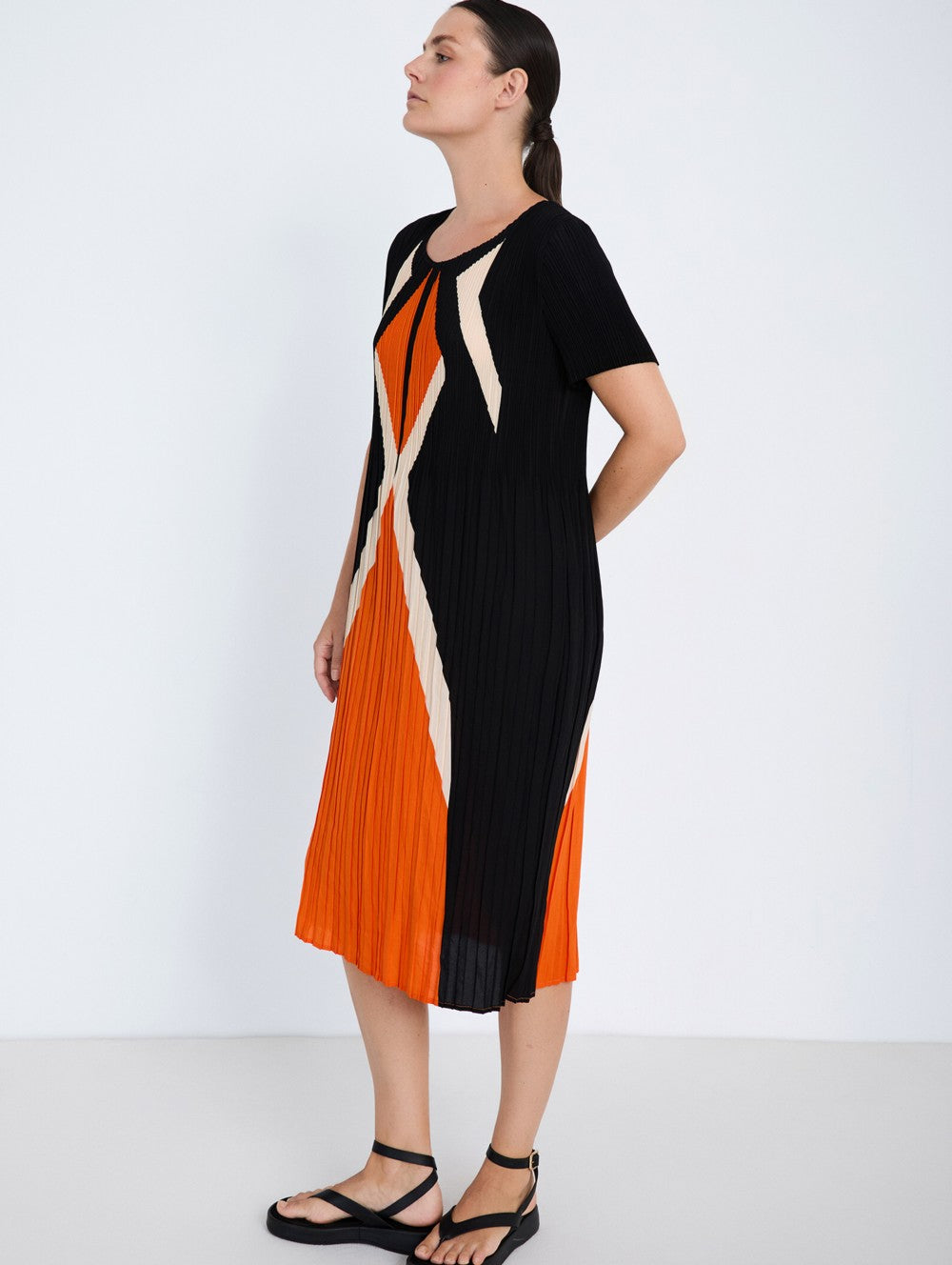 vestido plisado mujer diseño gráfico Skatie