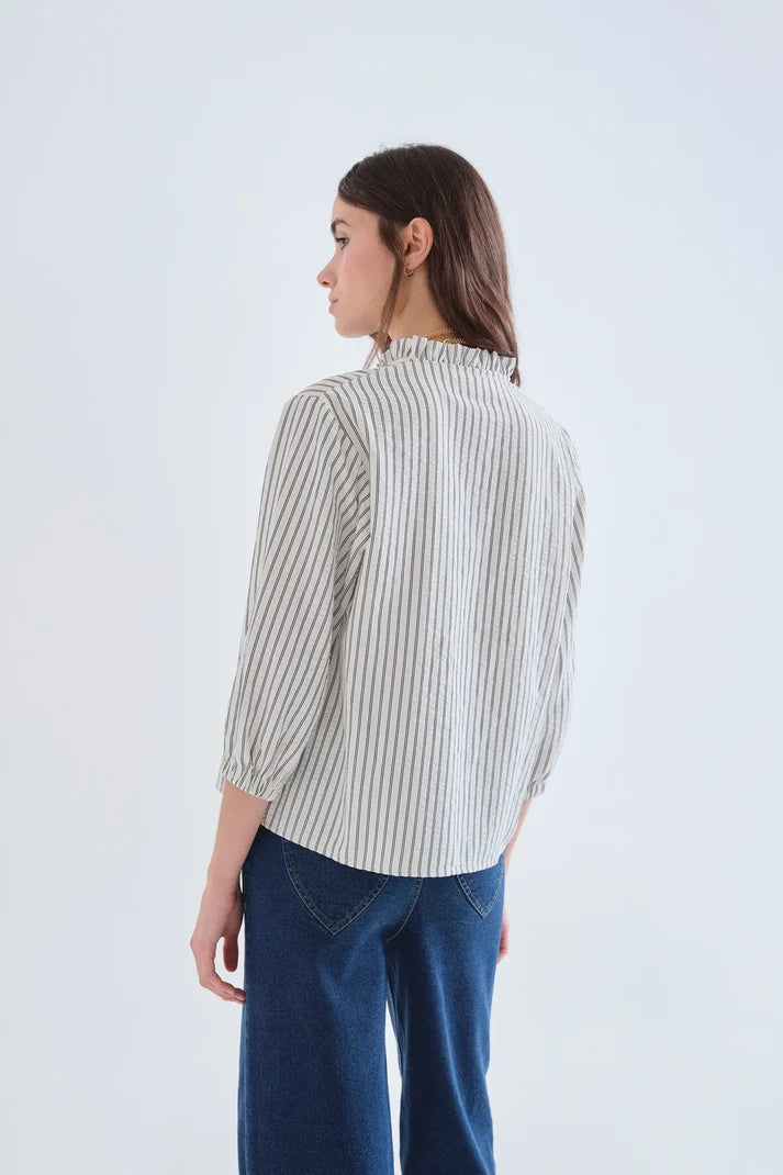 Camisa Odette de rayas con volantes vista por detrás