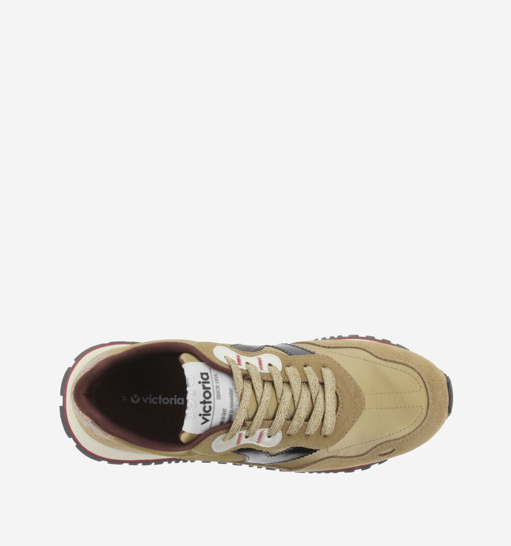 Vista superior de las Sneakers Viento de Victoria.