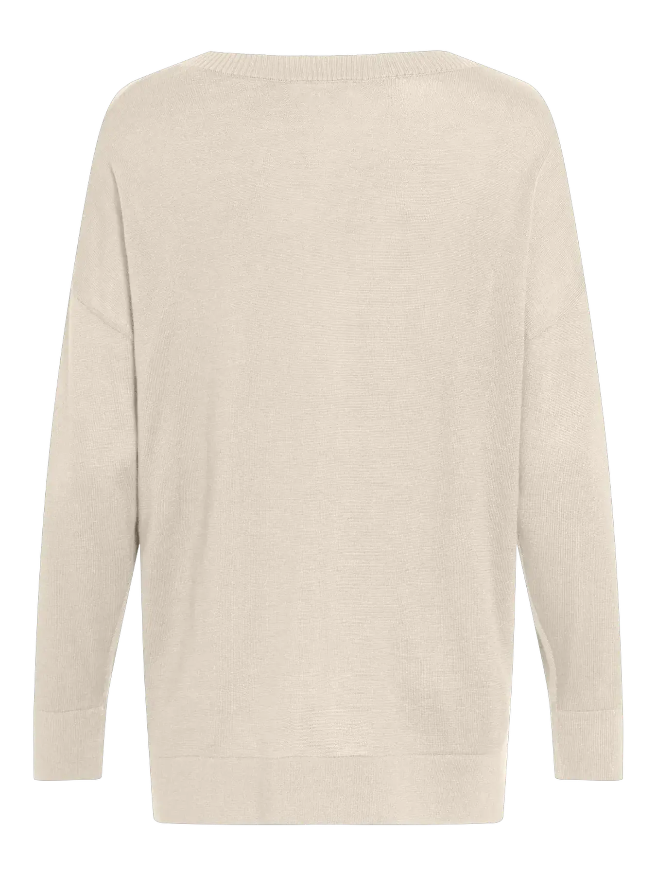 Vista trasera de jersey de punto color crudo para mujer con corte holgado, hombros caídos, manga larga y bajo ancho