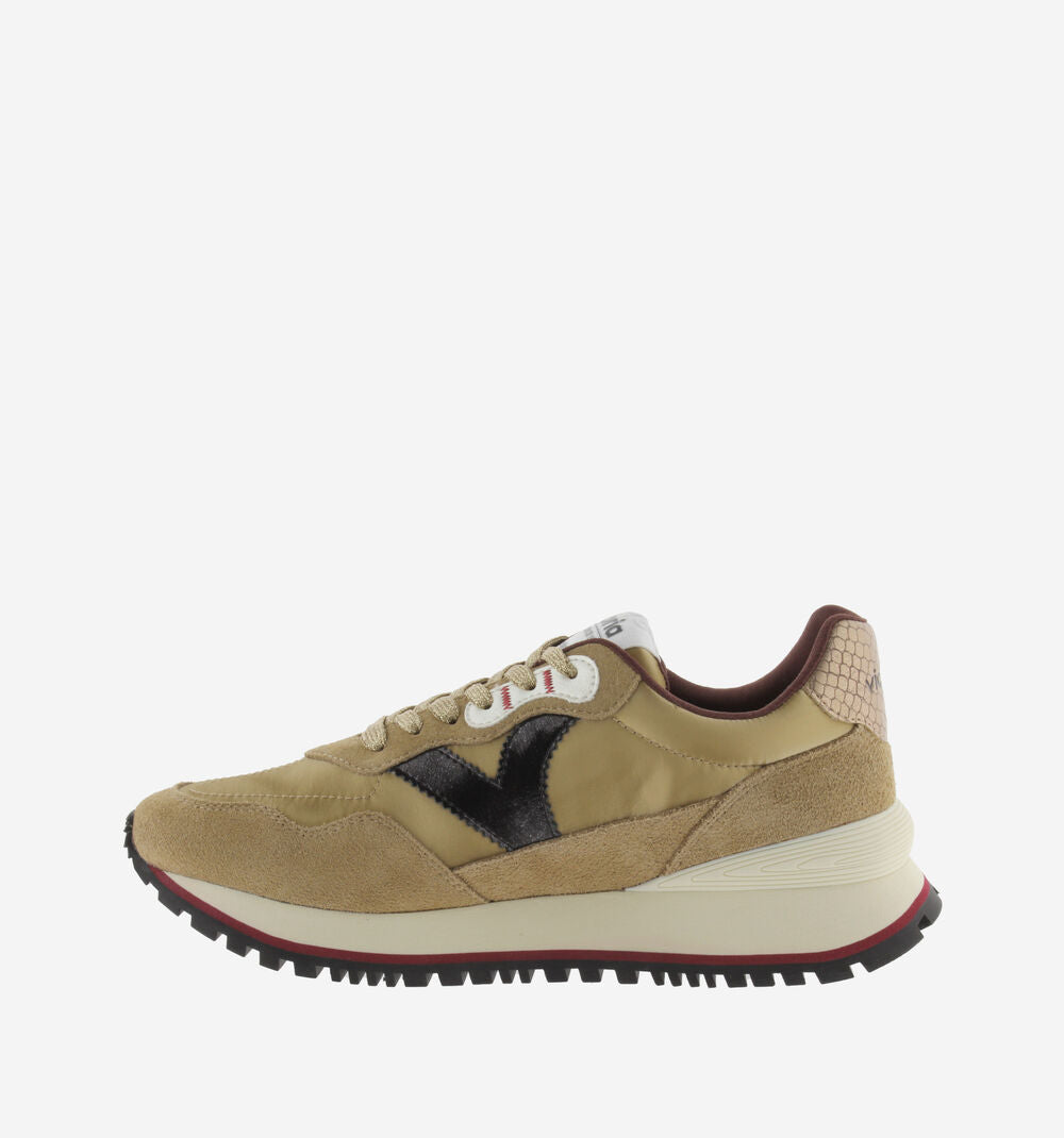 Sneakers Viento de Victoria vista lateral.