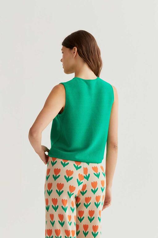 vista trasera top chaleco verde Jade compañia fantastica en cotton grey