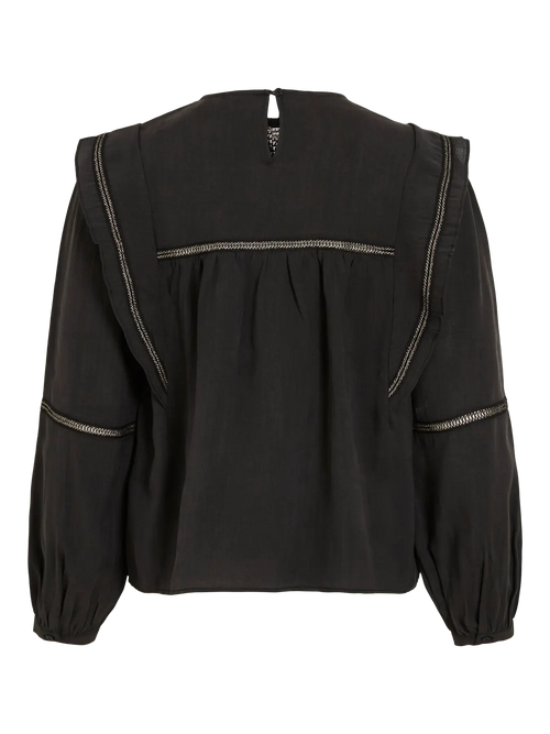 Blusa negra de manga larga VILA con canesú, volantes y pasamanería vista por detrás