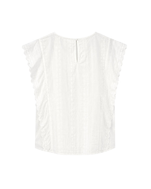 Blusa blanca de mujer con detalles bordados.