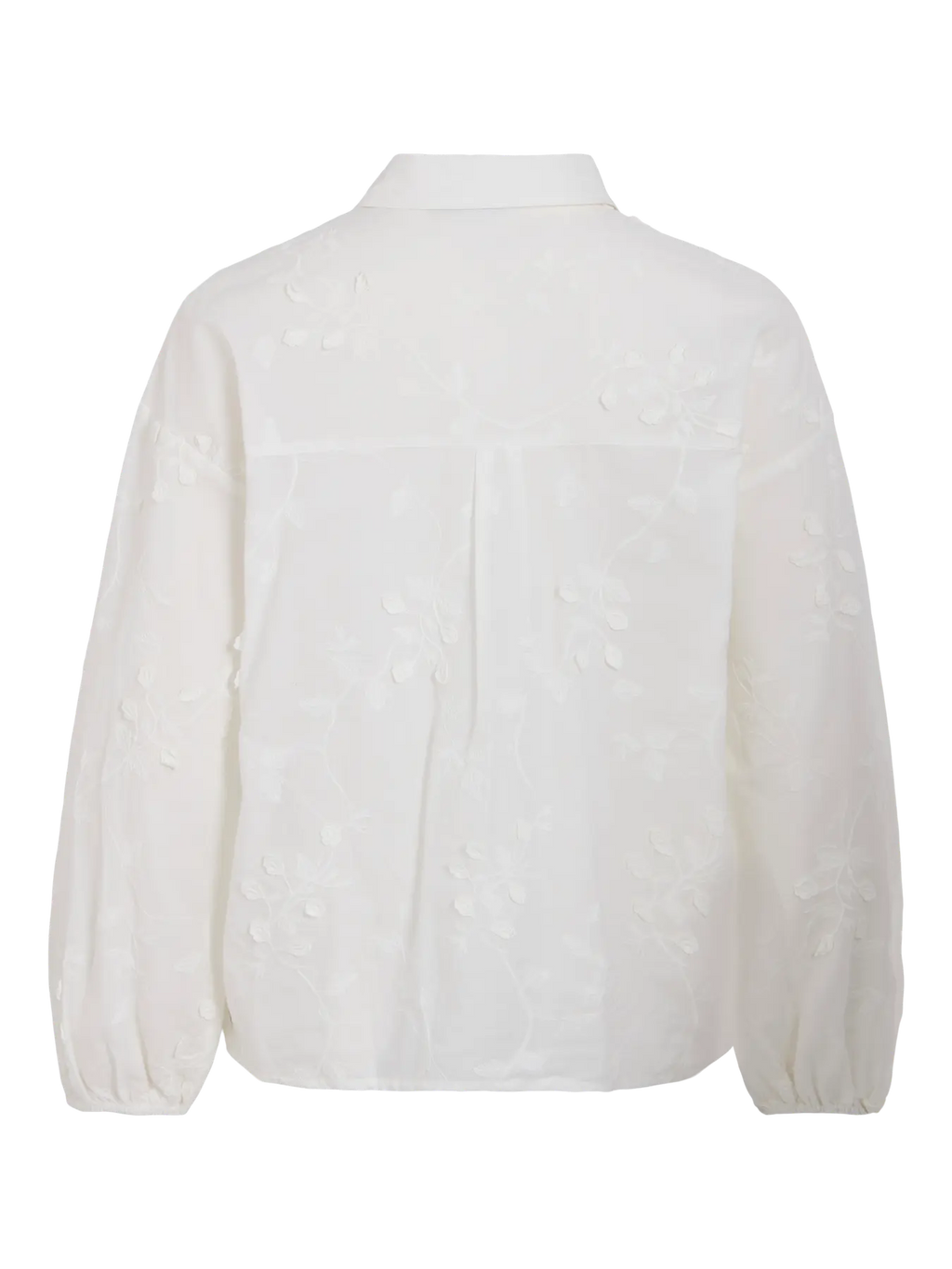 Camisa blanca VILA de mujer vista por detrás con bordados florales tono sobre tono, manga larga y canesú trasero