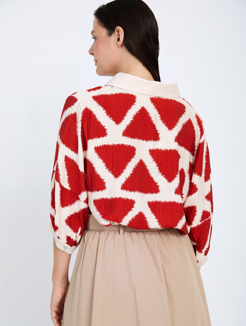 vista trasera camisa Jirafa Skatie estampada