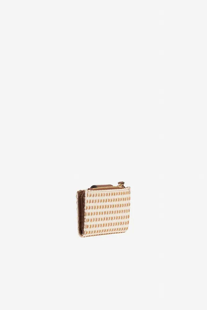 Cartera Altea Camel de Vilanova con tejido trenzado bicolor en tonos camel y crudo.
