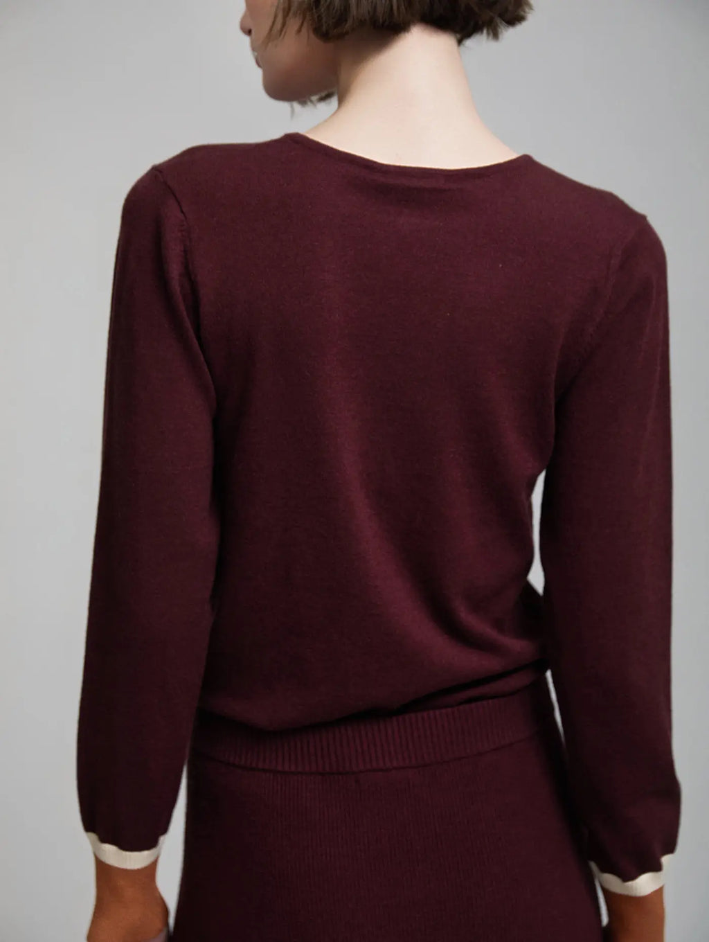 Vista trasera Jersey Conjunto Marsala de SKATIE